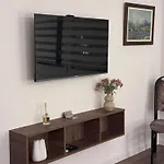 V 2 Apartment
