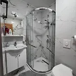 Apartment V 2 *
